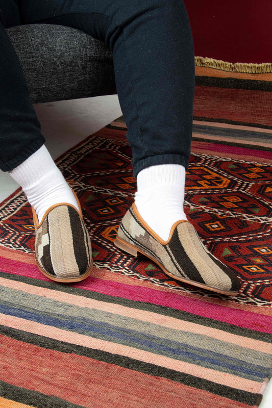 Ethnic Man's Loafers Shoes Crafted From Handmade Kilim and Real Leather Size 10 Base Width: 10 cm - Base Length: 30,5 cm