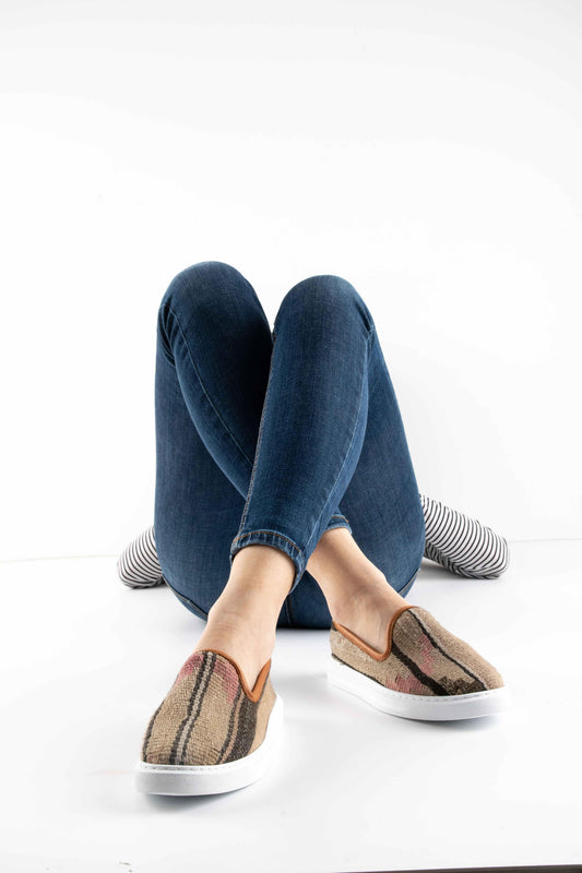 Ethnic Woman Slip-On Shoes Crafted From Handmade Kilim and Real Leather Size 7.5 - Base Width: 8.5 cm - Base Length: 26 cm