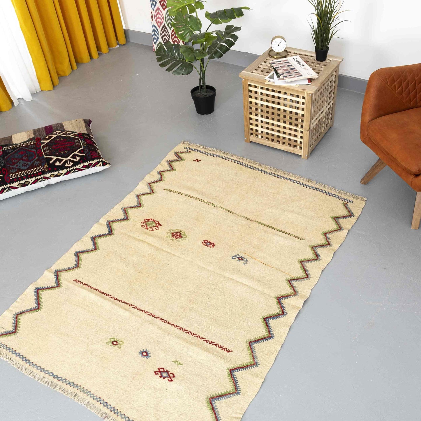 Kilim oriental de Anatolia, hecho a mano, de lana sobre lana, 126 x 184 cm, 4' 2'' x 6' 1'', arena C007 ER01
