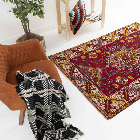 Oriental Rug Anatolian Handwoven Wool On Wool 135 x 181 Cm - 4' 6'' x 6' Red C014 ER01