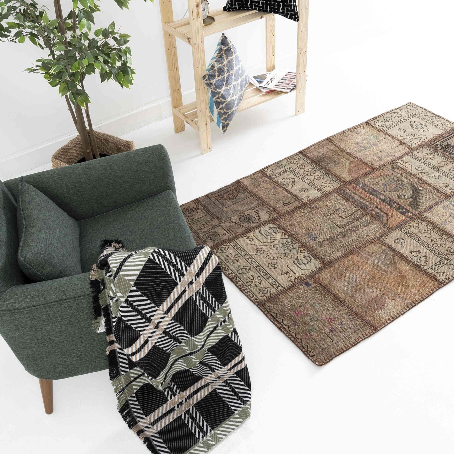 Oriental Rug Patchwork Hand Knotted Wool On Wool 116 x 179 Cm - 3' 10'' x 5' 11'' Brown C005 ER01