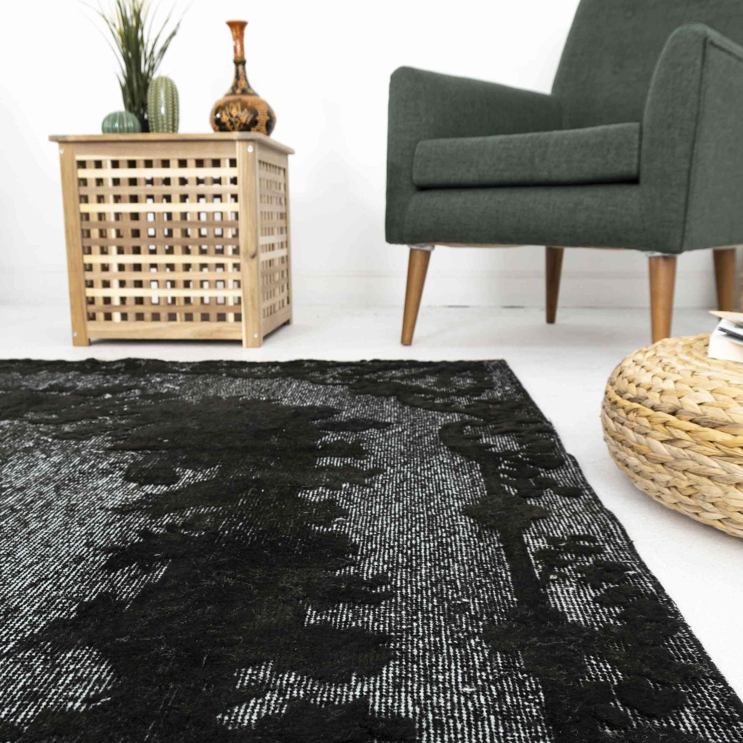 Oriental Rug Vintage Hand Knotted Wool On Cotton 175 x 285 Cm - 5' 9'' x 9' 5'' Black C002 ER12