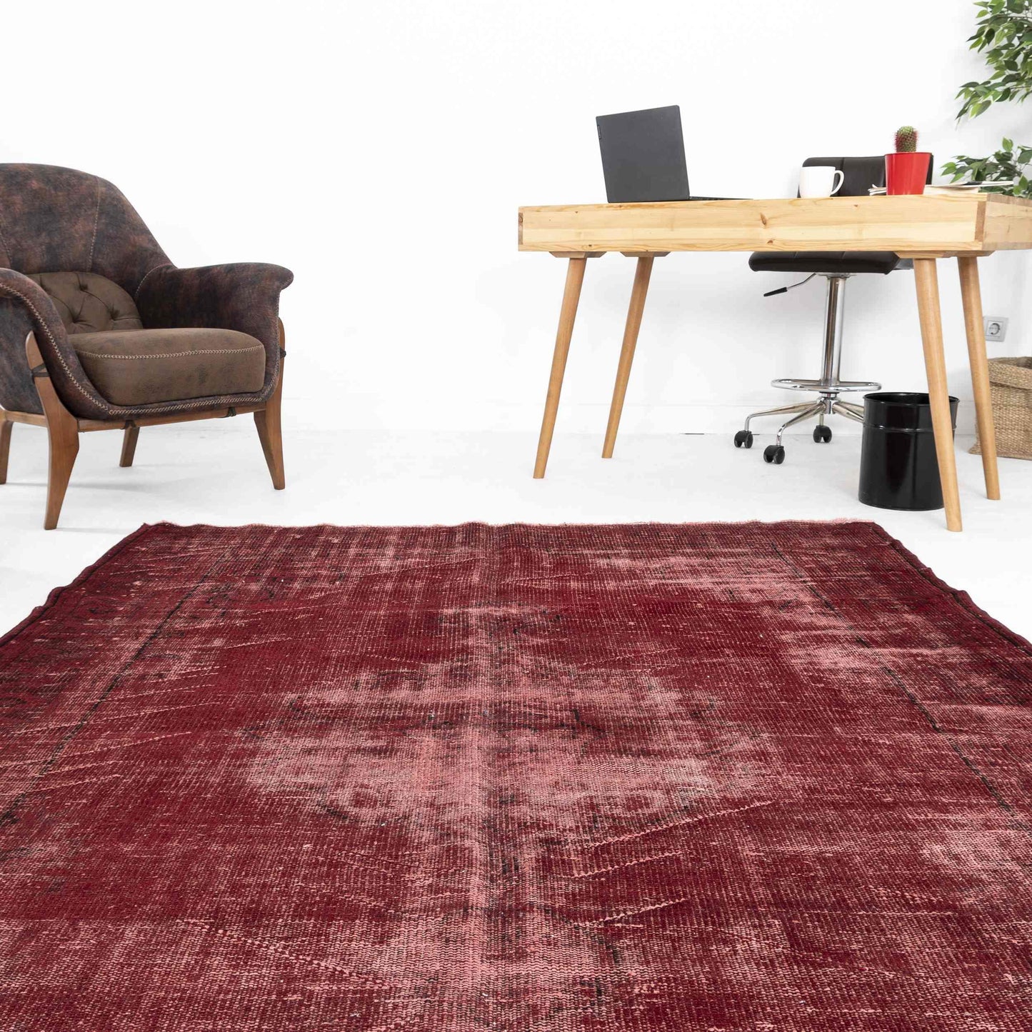 Oriental Rug Vintage Hand Knotted Wool On Cotton 177 x 248 Cm - 5' 10'' x 8' 2'' Red C014 ER12