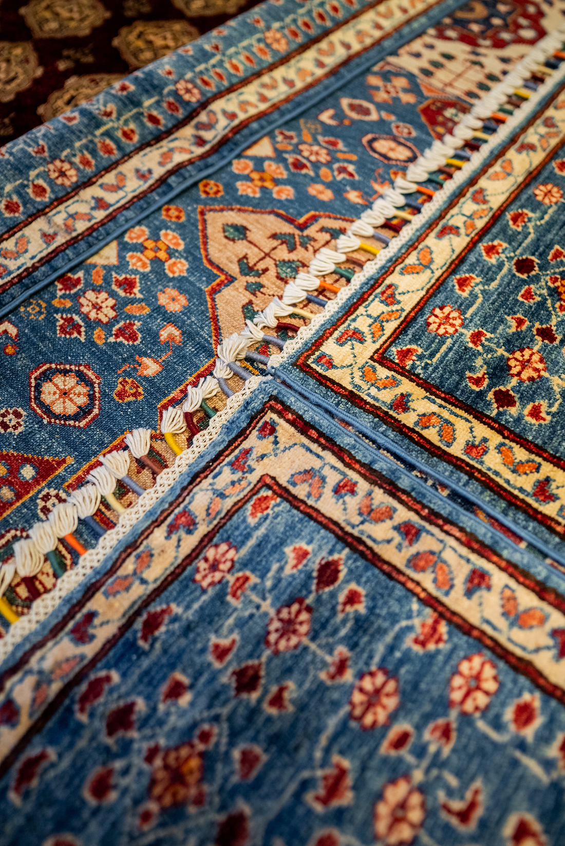 Weaving Wealth: Harnessing the Investment Potential of Handcrafted Rugs 💡