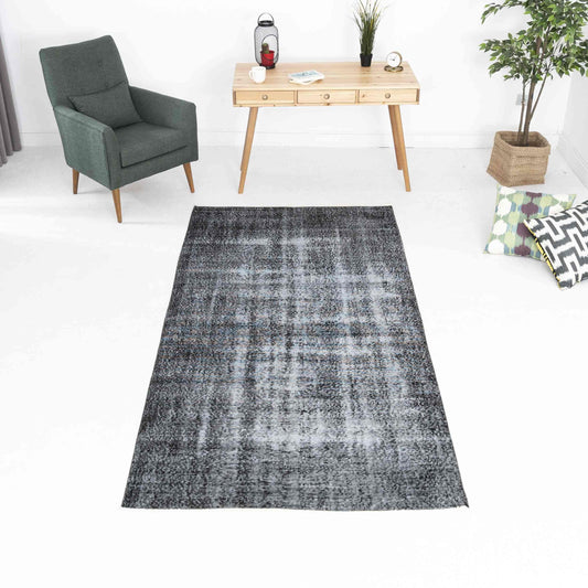 Oriental Rug Vintage Hand Knotted Wool On Cotton 135 x 273 Cm - 4' 6'' x 9' Black C002 ER12