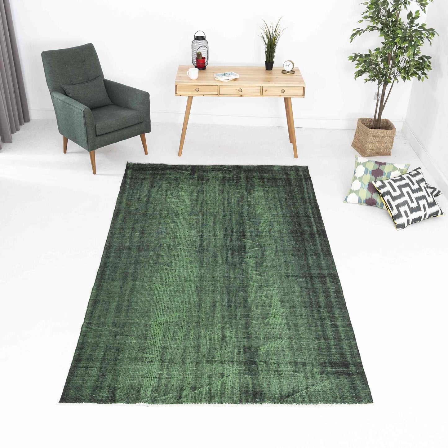 Oriental Rug Vintage Hand Knotted Wool On Cotton 171 x 293 Cm - 5' 8'' x 9' 8'' Green C001 ER12